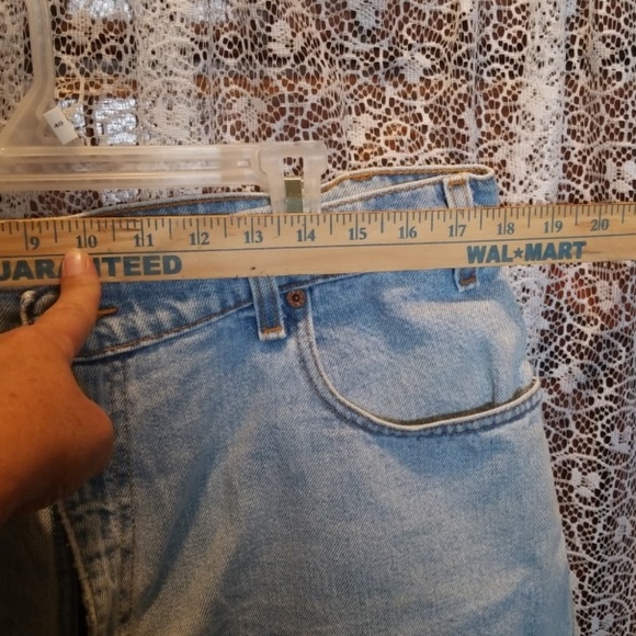 Excellent pair of vintage Levi's cutoffs - Picture 3 of 4